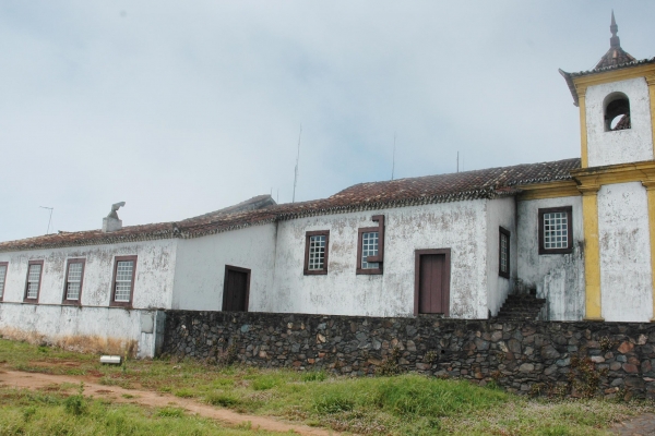 fachada-lateral-do-santuario-de-nossa-senhora-da-piedade79A883C1-79D6-6FE5-98D0-612633D2B69B.jpg