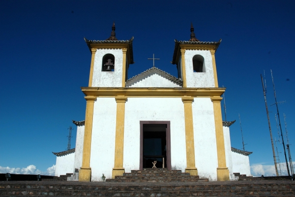 fachada-principal-do-santuario-de-n-s-da-piedade2105F567-6FC0-8685-D2BF-6EE8325E3A37.jpg