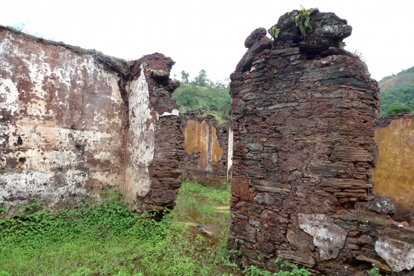 aspectos-das-ruinas-remanescentes-da-vila-de-gongo-soco-220288191-F41B-9D8E-84D9-5C7F06FD6FE6.jpg