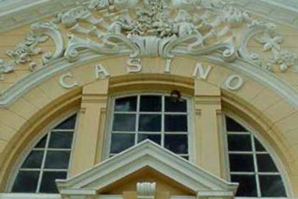 cassino-detalhes-da-fachada-1C1928400-1BA8-5B3D-C1C2-17BA0975C9C4.jpg