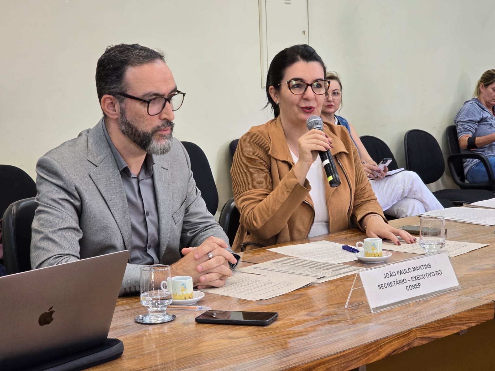 João Paulo Martins presidente do IEPHA MG e Josiane de Souza secretário adjunta de Cultura e Turismo de MG Isa de Oliveira Acervo IEPHA MG